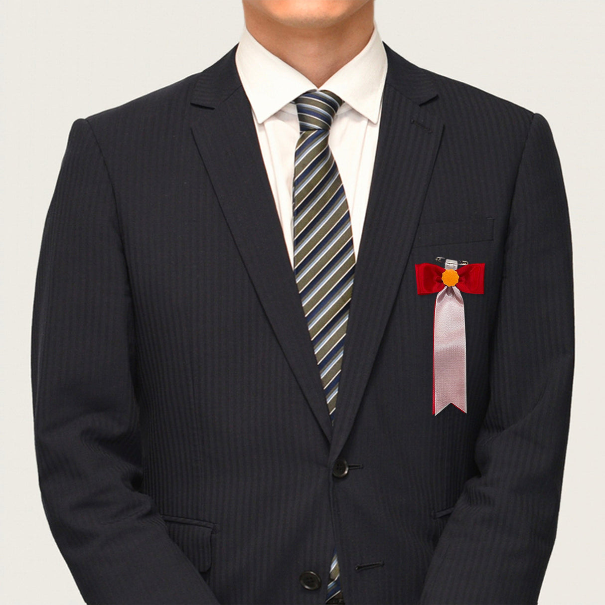 リボン徽章(記章・胸章)蝶タレ 着用